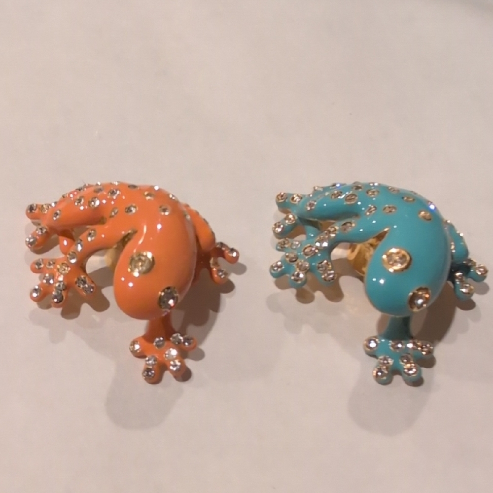Joan Rivers Magnetic Frog Brooch - Picture 2 of 12